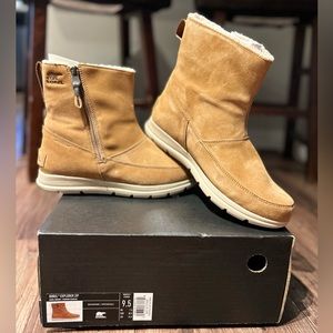 WOMEN'S SOREL™ EXPLORER ZIP BOOT run small